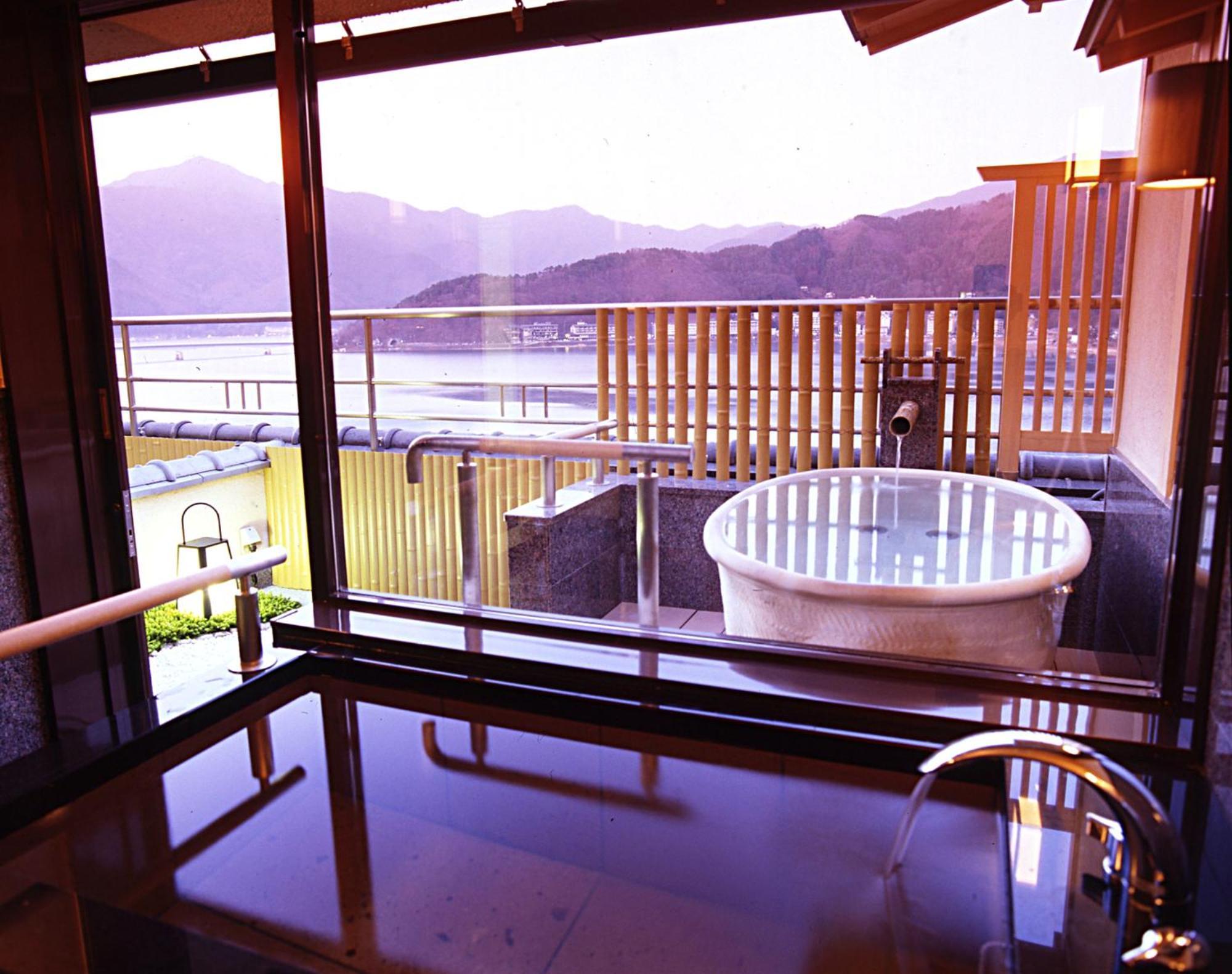 Fujikawaguchiko Onsen Konanso Ξενοδοχείο Δωμάτιο φωτογραφία A modern onsen