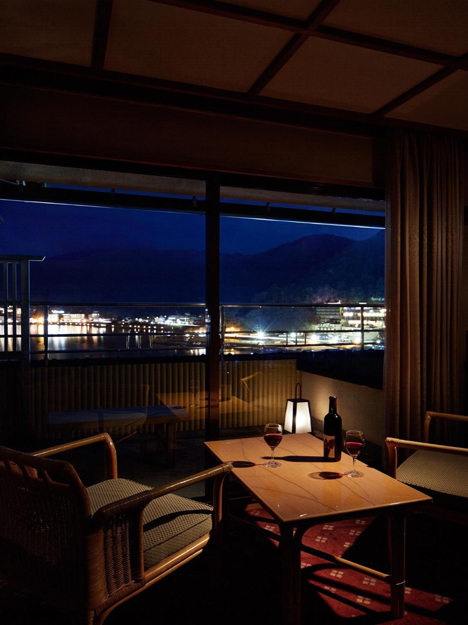 Fujikawaguchiko Onsen Konanso Ξενοδοχείο Δωμάτιο φωτογραφία View of the town from a hotel