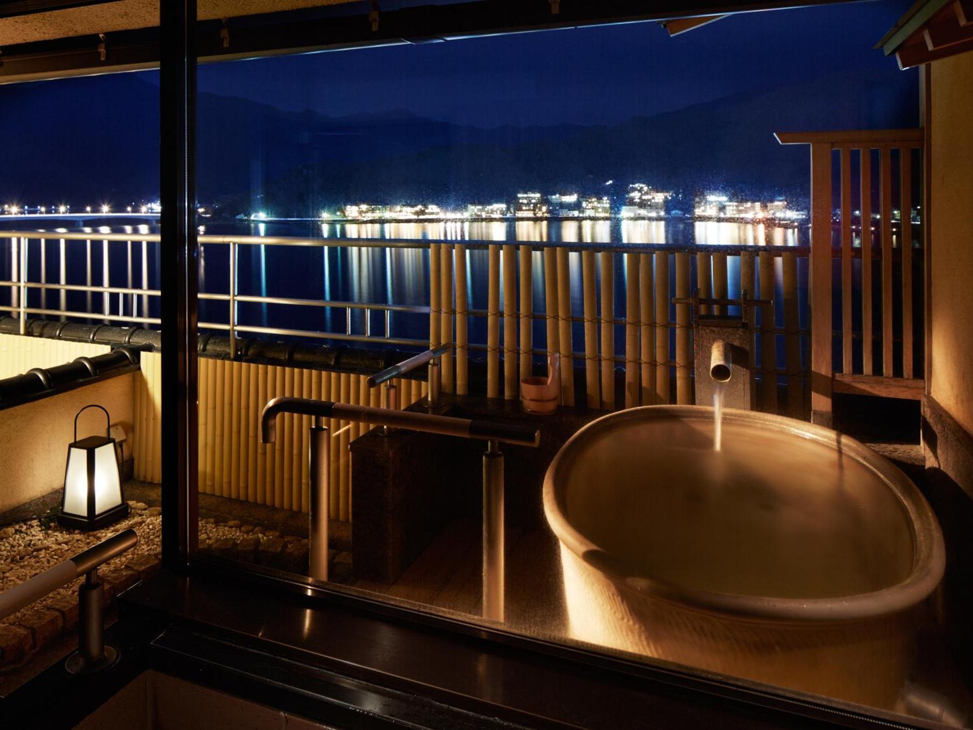 Fujikawaguchiko Onsen Konanso Ξενοδοχείο Δωμάτιο φωτογραφία A traditional Japanese onsen