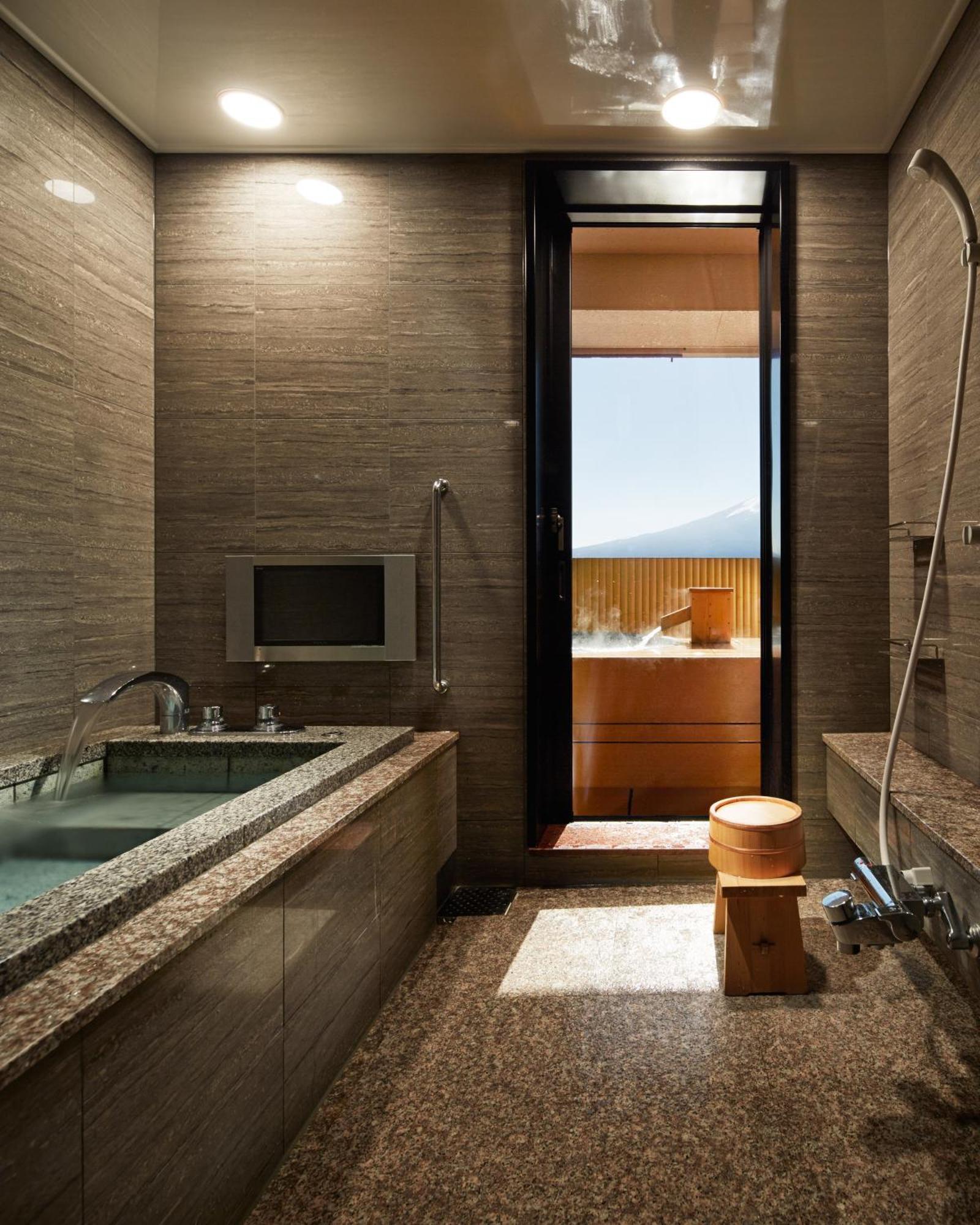Fujikawaguchiko Onsen Konanso Ξενοδοχείο Δωμάτιο φωτογραφία A modern onsen