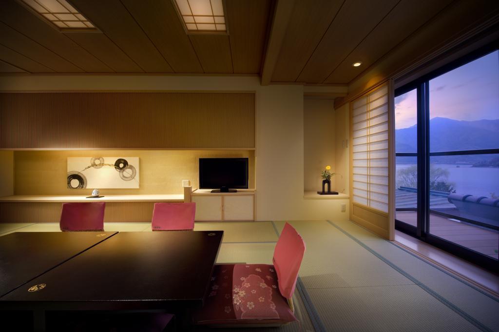 Fujikawaguchiko Onsen Konanso Ξενοδοχείο Εξωτερικό φωτογραφία A room at the hotel
