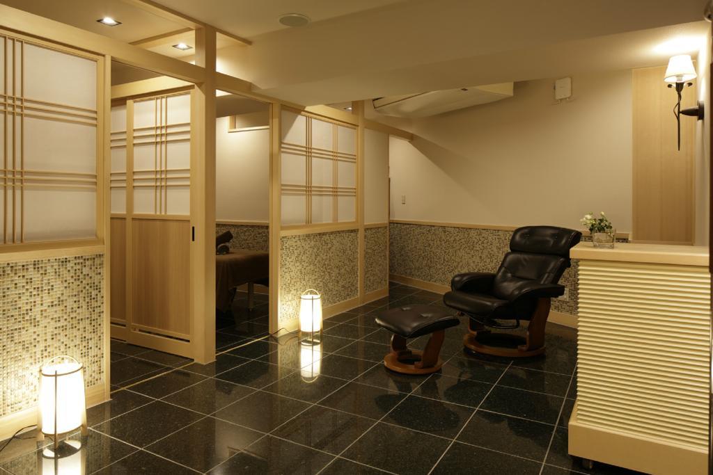 Fujikawaguchiko Onsen Konanso Ξενοδοχείο Εξωτερικό φωτογραφία A Japanese-style foot massage parlor