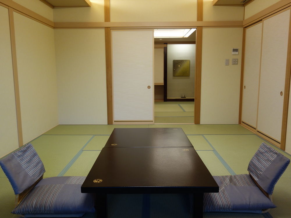 Fujikawaguchiko Onsen Konanso Ξενοδοχείο Εξωτερικό φωτογραφία A traditional Japanese room with tatami flooring